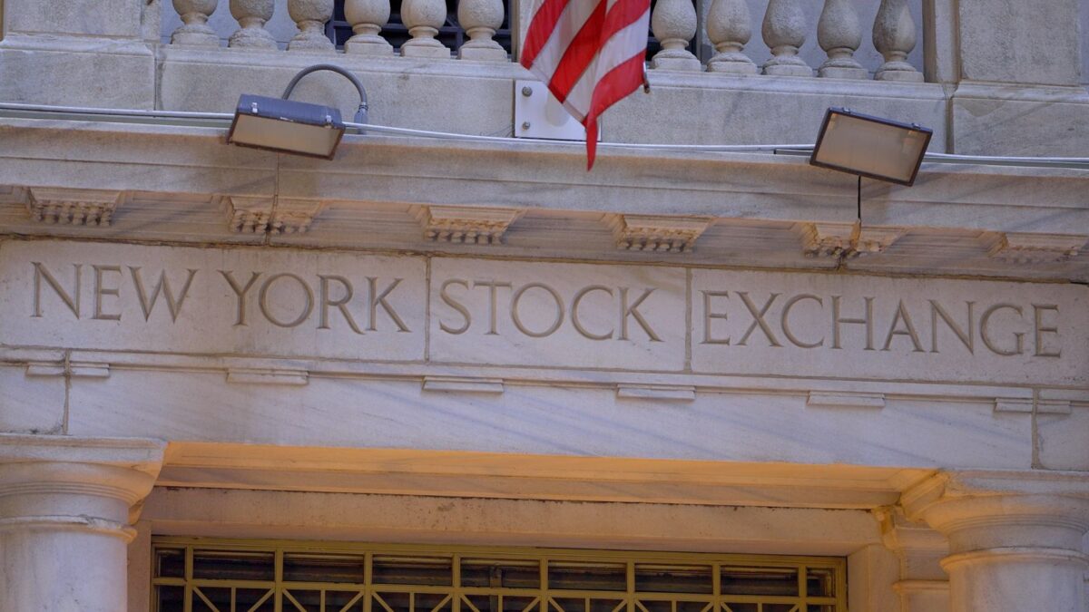 Stocks Finish Mixed as Bond Yields Fall and Chipmakers Slide
