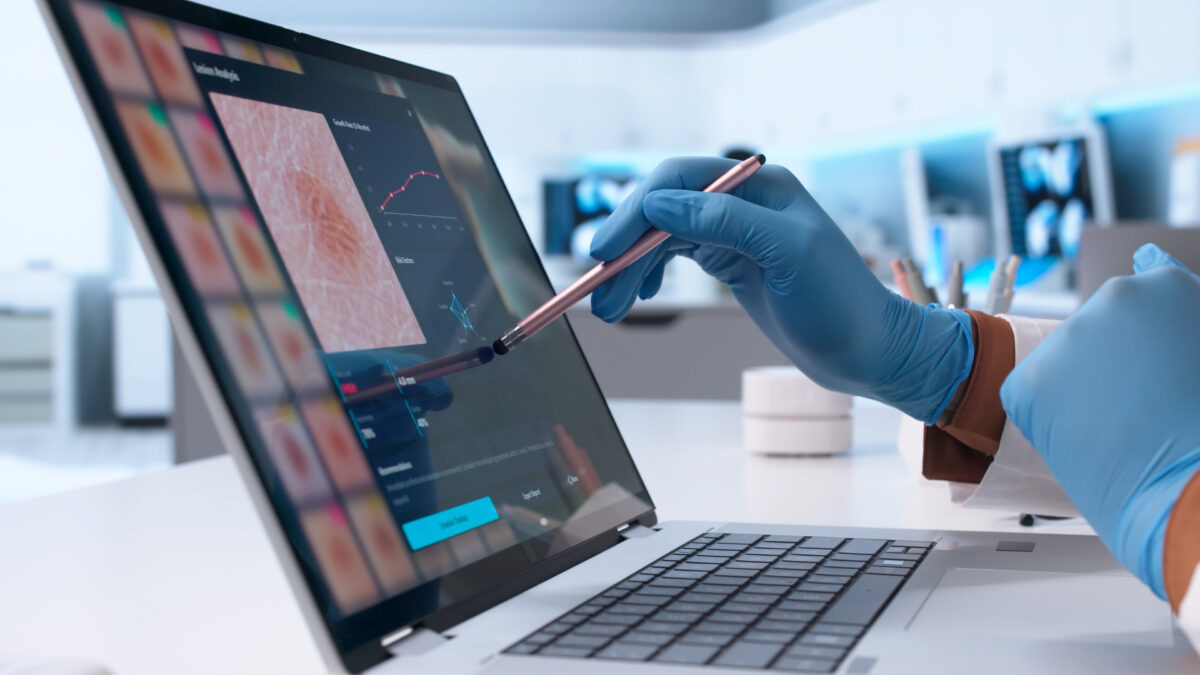 The benefits of medical AI assistance vary based on user expertise | MIT News