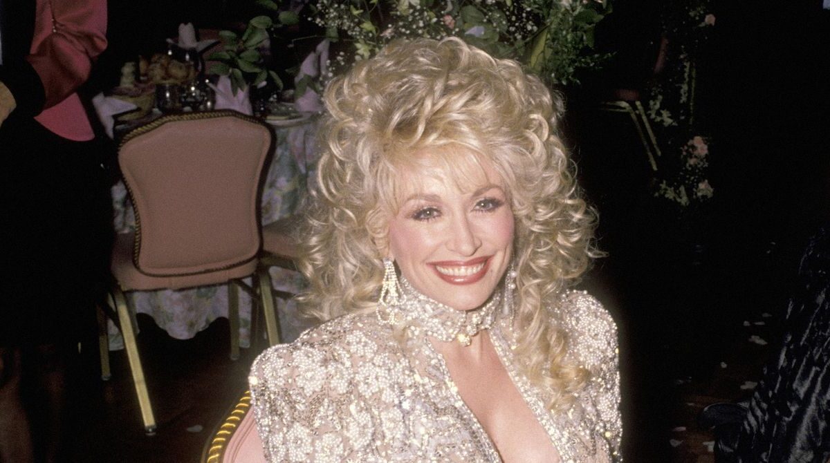 There Are So Many Conspiracy Theories About Dolly Parton and Vaccines